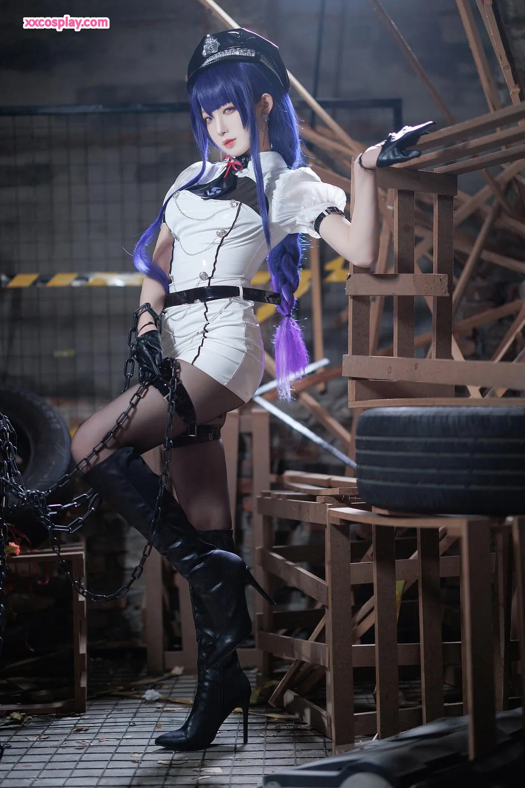 Feng JiangJangV: Raiden Shogun Sexy Police Cosplay